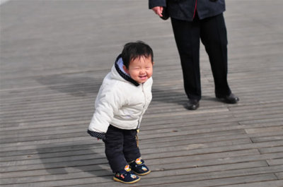 Photoshop“消失点”滤镜去除照片多余人物 - 数码资源网