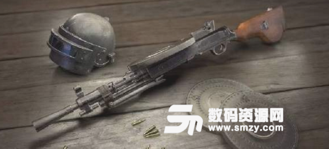 作为一把自动步枪,AUG所需的配件和scar一样,可以装瞄准镜,枪口,握把,弹夹,使用5.56mm子弹。主播17shou在拿到这把枪开火之后直接惊呼,这后坐力太小了吧,和没有后坐力一样。 和空投中的另一把自动步枪groza相比的话,AUG的优势也很明显,首先它能够装配枪口补偿器和握把,而groza只能装一个消音器,这就让AUG的稳定性和后坐力完爆groza;其次它使用5.