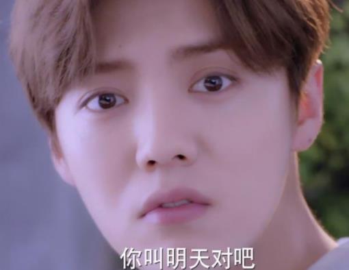 甜蜜暴击鹿晗表情包高清版微信添加: 将表情上传到手机中, 打开微信,点击"我", 在表情中点击"设置"按钮中点击"添加的表情" 甜蜜暴击鹿晗表情包高清版QQ添加: 方法一: 下载解压缩; 登陆qq后,随意点一个号码聊天; 在表情管理中,直接导入qq表情包即可。 方法二: 下载鹿晗表情包带字图片解